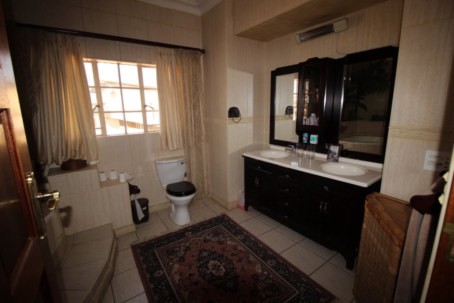 3 Bedroom Property for Sale in Lake Deneysville Free State